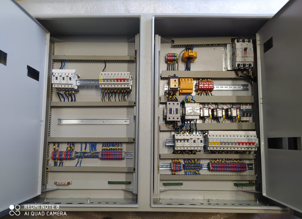 مونتاژ و سیم بندی تابلو برق و دوربین